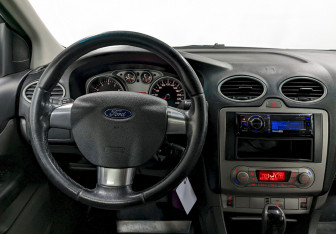 Подержанный автомобиль Ford Focus Hatchback 2009 года (21 фото)