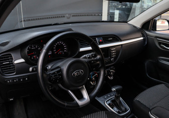 Подержанный автомобиль Kia Rio Sedan 2020 года (12 фото)