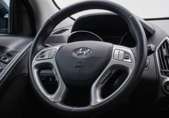 Подержанный автомобиль Hyundai ix35 2011 года (14 фото)