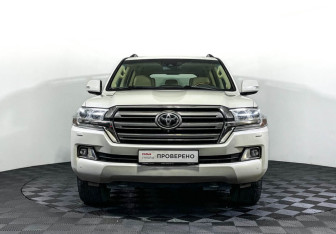 Подержанный автомобиль Toyota Land Cruiser Suv 2016 года (2 фото)