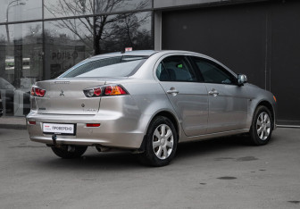 Подержанный автомобиль Mitsubishi Lancer Sedan 2014 года (4 фото)