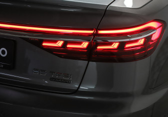 Подержанный автомобиль Audi A8 2019 года (39 фото)