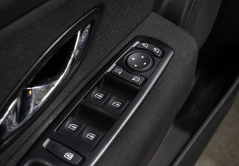 Подержанный автомобиль Renault Fluence 2016 года (21 фото)