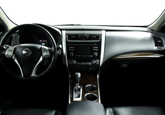 Подержанный автомобиль Nissan Teana 2015 года (11 фото)