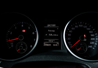 Подержанный автомобиль Volkswagen Golf Hatchback 2012 года (11 фото)