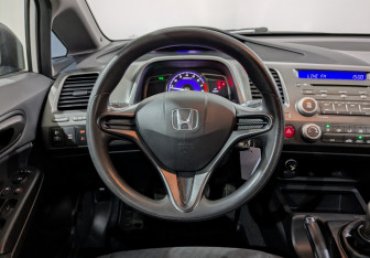 Подержанный автомобиль Honda Civic Sedan 2010 года (21 фото)