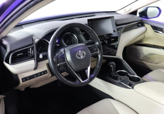 Подержанный автомобиль Toyota Camry Sedan 2021 года (9 фото)