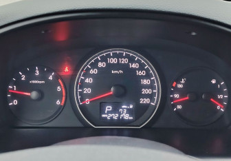 Подержанный автомобиль Hyundai H-1 2016 года (16 фото)