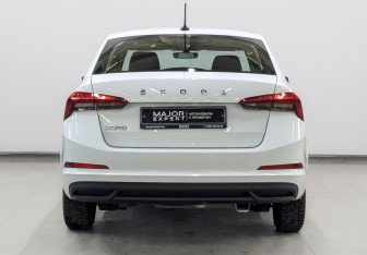 Подержанный автомобиль Skoda Rapid Liftback 2022 года (6 фото)