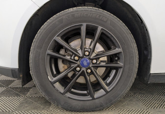 Подержанный автомобиль Ford Focus Hatchback 2017 года (12 фото)