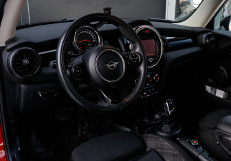 Подержанный автомобиль MINI Hatch 2019 года (8 фото)