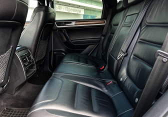 Подержанный автомобиль Volkswagen Touareg 2017 года (10 фото)