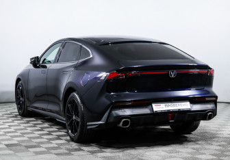 Подержанный автомобиль Changan UNI-V 2023 года (7 фото)