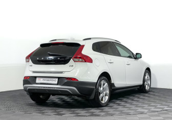 Подержанный автомобиль Volvo V40 Cross Country 2013 года (5 фото)