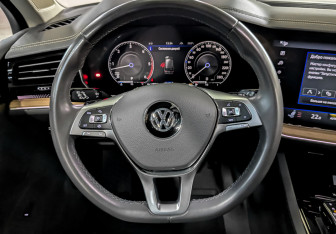 Подержанный автомобиль Volkswagen Touareg 2019 года (23 фото)
