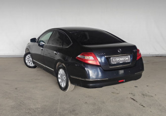 Подержанный автомобиль Nissan Teana 2011 года (4 фото)