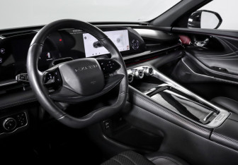 Подержанный автомобиль Exeed RX 2023 года (14 фото)