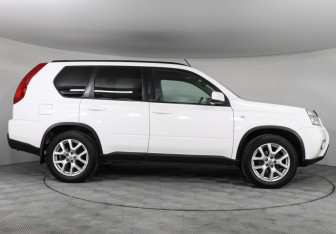 Подержанный автомобиль Nissan X-Trail 2011 года (4 фото)