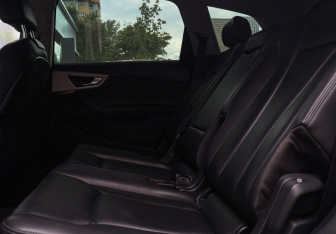 Подержанный автомобиль Audi Q7 2016 года (9 фото)