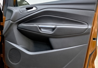 Подержанный автомобиль Ford Kuga 2017 года (24 фото)