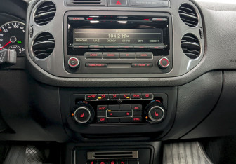 Подержанный автомобиль Volkswagen Tiguan 2014 года (23 фото)