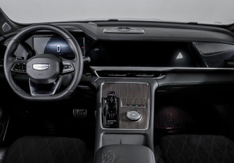 Подержанный автомобиль Geely Monjaro 2025 года (12 фото)