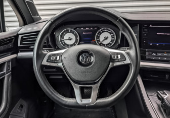 Подержанный автомобиль Volkswagen Touareg 2020 года (22 фото)