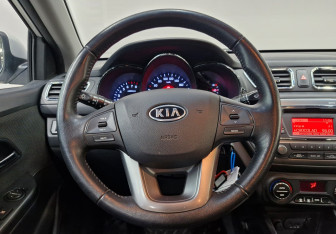Подержанный автомобиль Kia Rio Sedan 2012 года (15 фото)