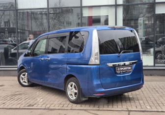 Подержанный автомобиль Nissan Serena Minivan 2016 года (6 фото)