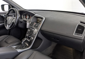 Подержанный автомобиль Volvo XC60 2015 года (13 фото)