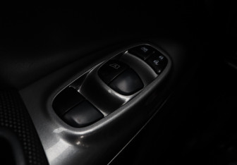 Подержанный автомобиль Nissan Juke 2012 года (11 фото)