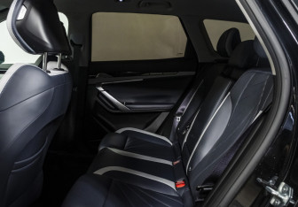 Подержанный автомобиль Geely Atlas 2024 года (14 фото)