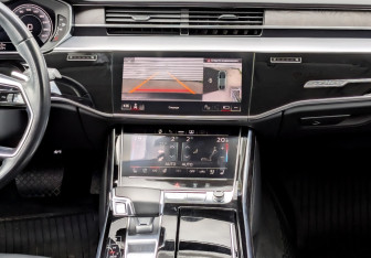 Подержанный автомобиль Audi A8 2021 года (15 фото)