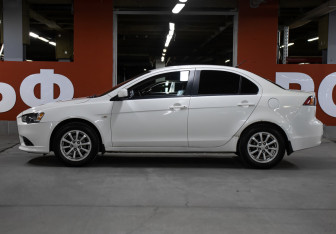 Подержанный автомобиль Mitsubishi Lancer Sedan 2014 года (8 фото)