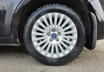 Подержанный автомобиль Ford Focus Wagon 2010 года (19 фото)