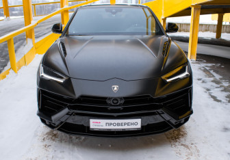 Подержанный автомобиль Lamborghini Urus 2023 года (19 фото)