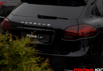 Подержанный автомобиль Porsche Cayenne 2013 года (24 фото)