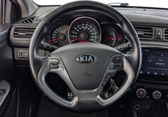 Подержанный автомобиль Kia Rio Hatchback 2016 года (22 фото)