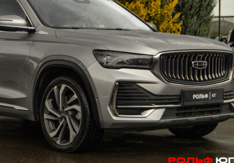 Подержанный автомобиль Geely Monjaro 2023 года (18 фото)