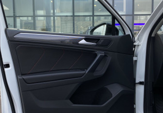 Подержанный автомобиль Volkswagen Tiguan 2022 года (17 фото)