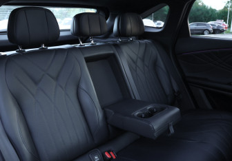 Подержанный автомобиль Exeed RX 2023 года (33 фото)