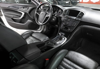 Подержанный автомобиль Opel Insignia Wagon 2011 года (11 фото)