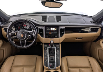 Подержанный автомобиль Porsche Macan 2016 года (14 фото)