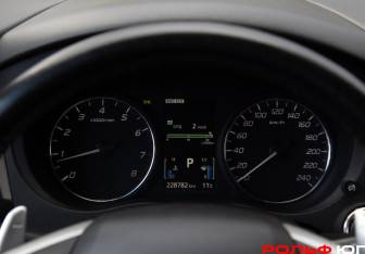 Подержанный автомобиль Mitsubishi Outlander 2014 года (9 фото)