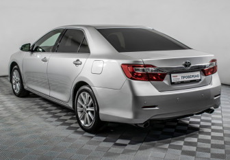 Подержанный автомобиль Toyota Camry Sedan 2013 года (7 фото)