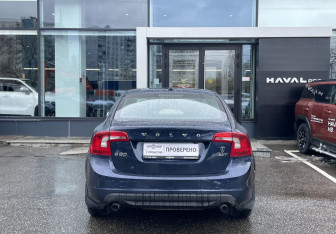 Подержанный автомобиль Volvo S60 2010 года (6 фото)