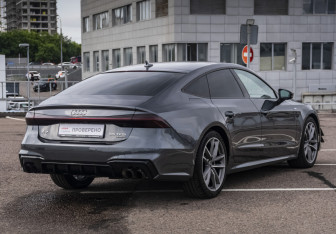 Подержанный автомобиль Audi A7 2021 года (5 фото)