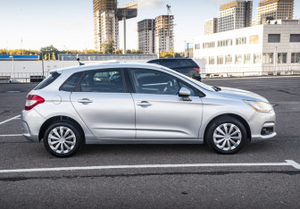 Подержанный автомобиль Citroen C4 Hatchback 2012 года (4 фото)