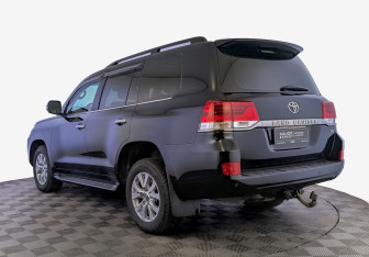 Подержанный автомобиль Toyota Land Cruiser Suv 2016 года (7 фото)