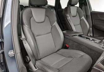 Подержанный автомобиль Volvo XC60 2021 года (23 фото)